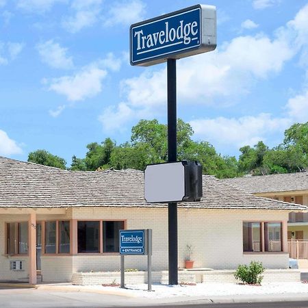 Travelodge By Wyndham Додж Сити Екстериор снимка