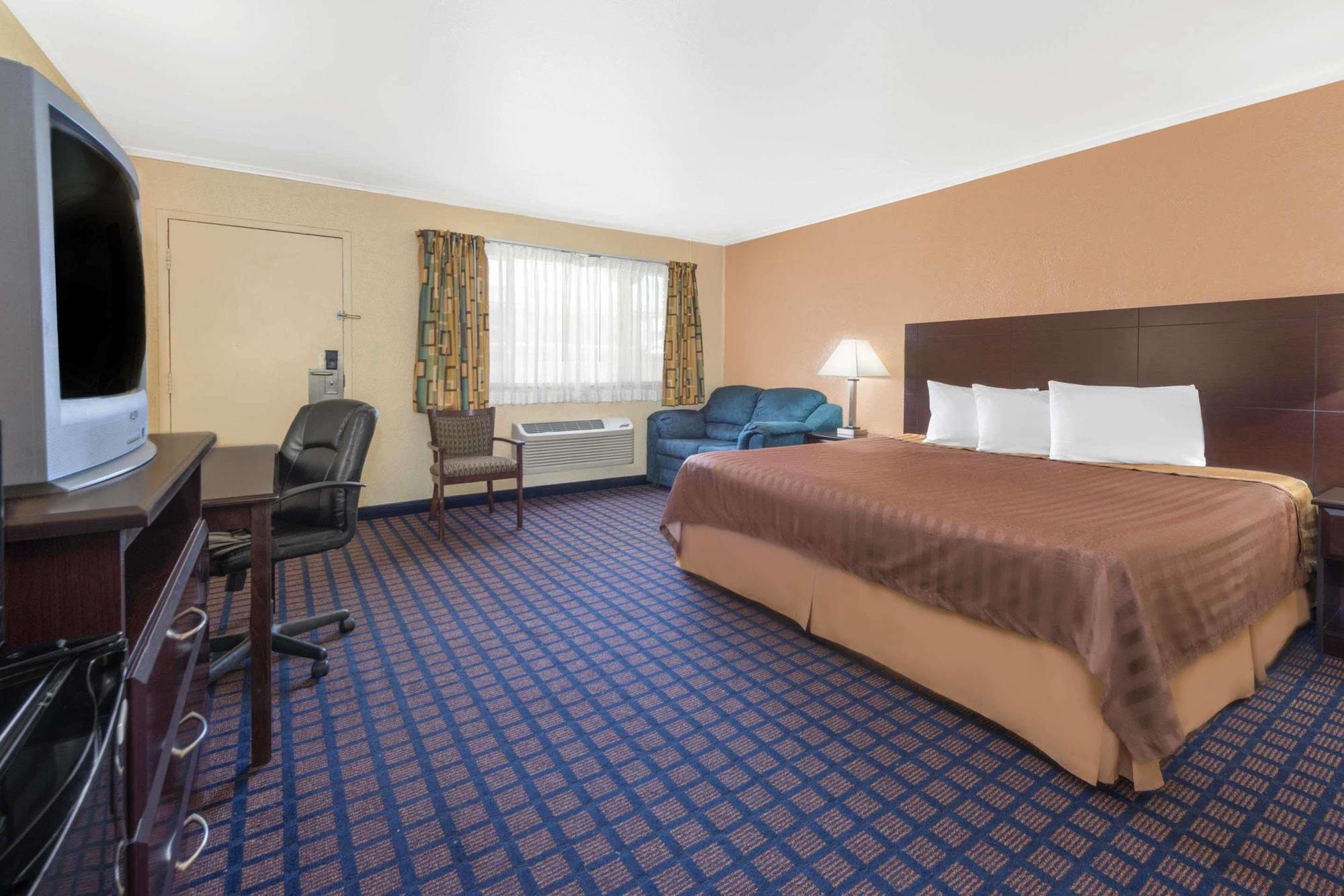 Travelodge By Wyndham Додж Сити Екстериор снимка