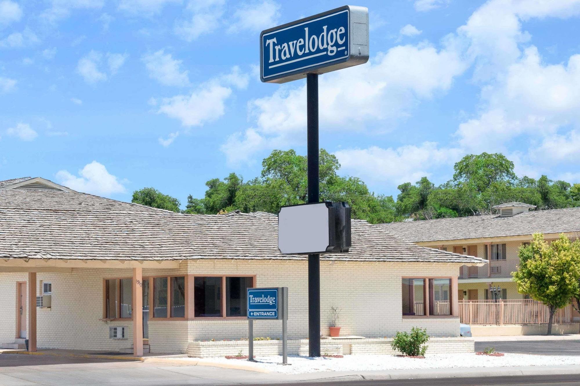 Travelodge By Wyndham Додж Сити Екстериор снимка